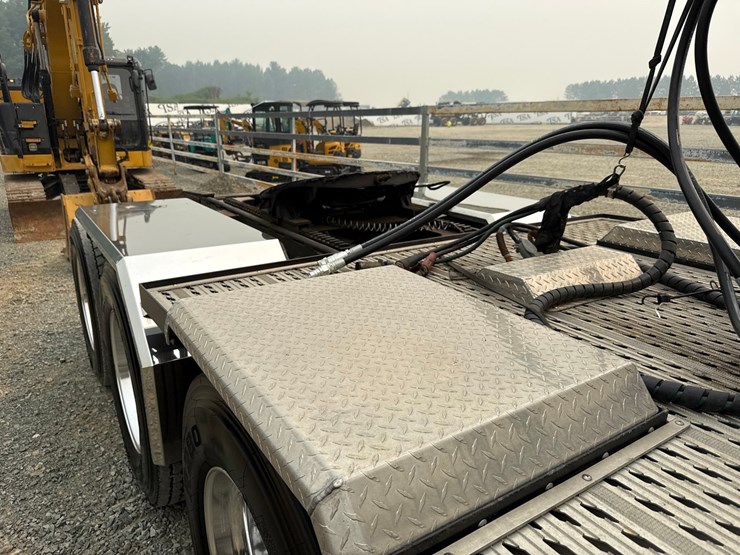 2007-peterbilt-379-image-42