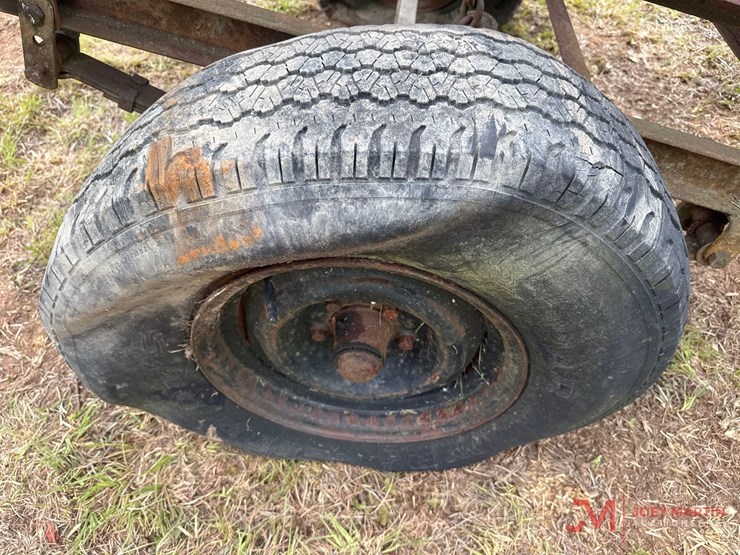 towable-fuel-tank-w/-hand-pump-&-hose-image-9