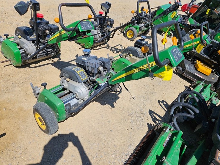 john-deere-220-image-3