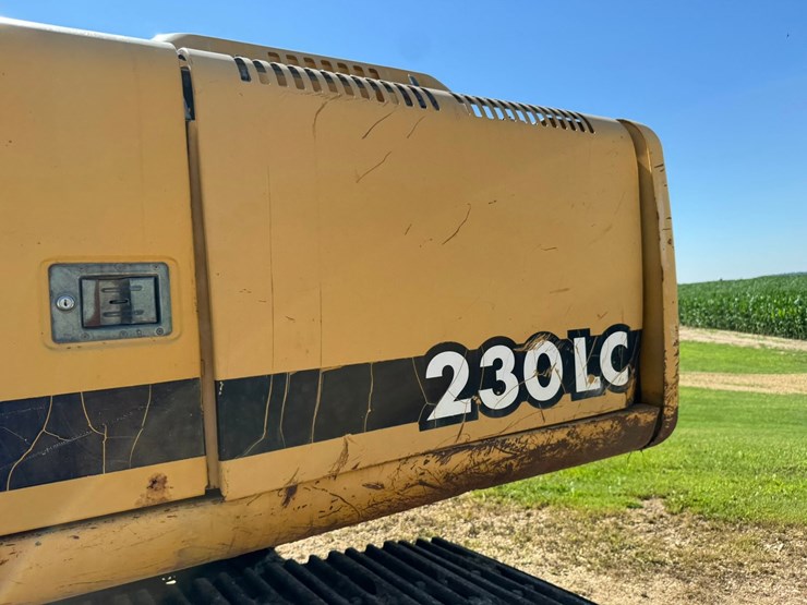 deere-230-lc-image-14