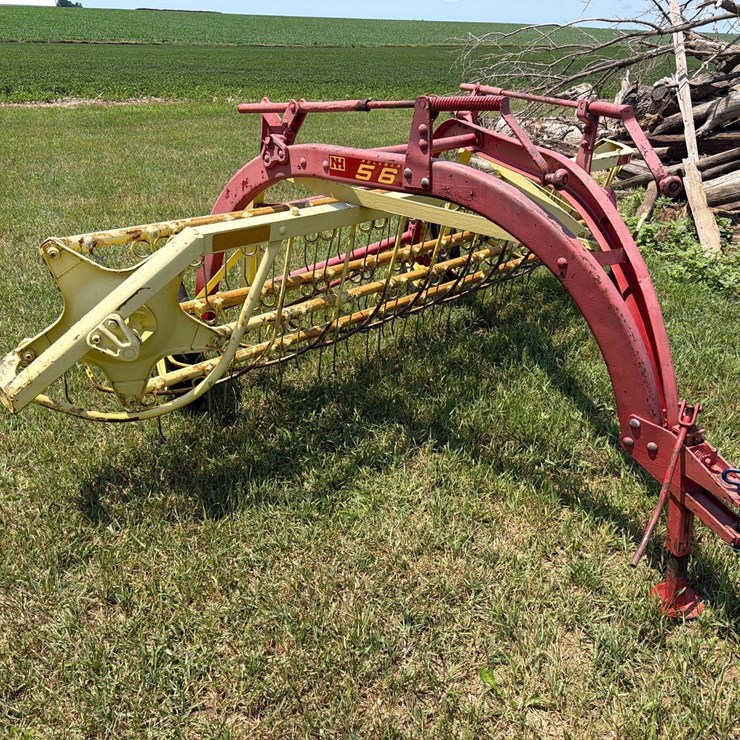 NEW HOLLAND 56