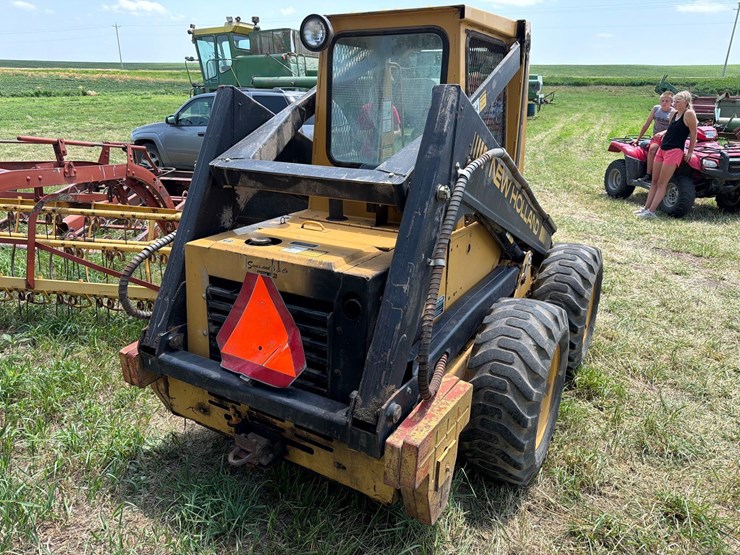 new-holland-l553-image-4
