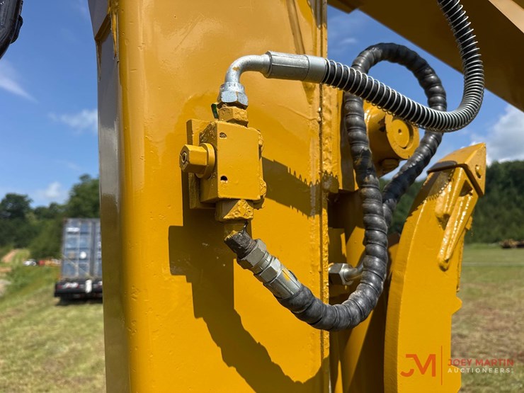 caterpillar-305.5e2-image-15