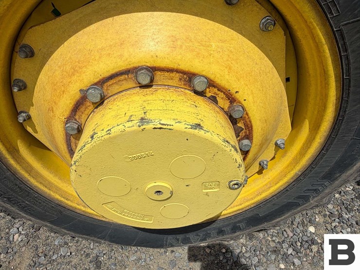 2014-john-deere-8345r-image-15