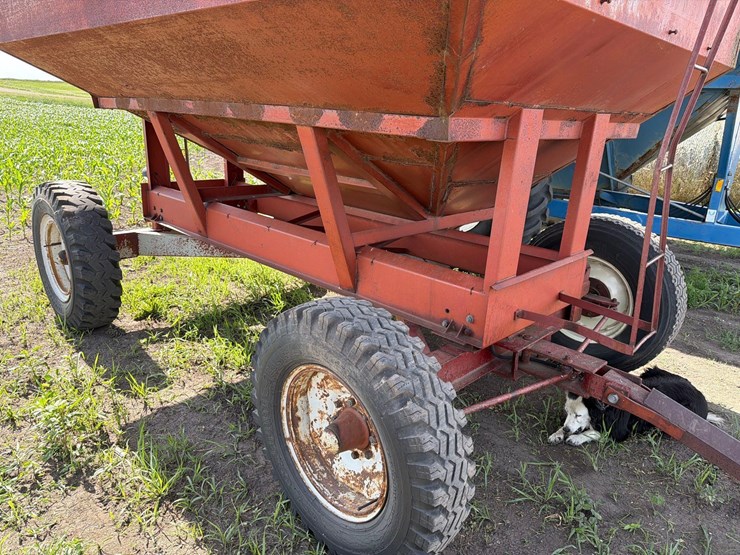 m&w-350-bushel-gravity-wagon-image-10