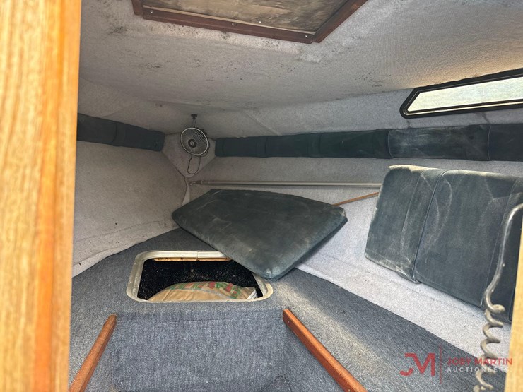 calaic-19'-cuddy-cabin-boat-image-22