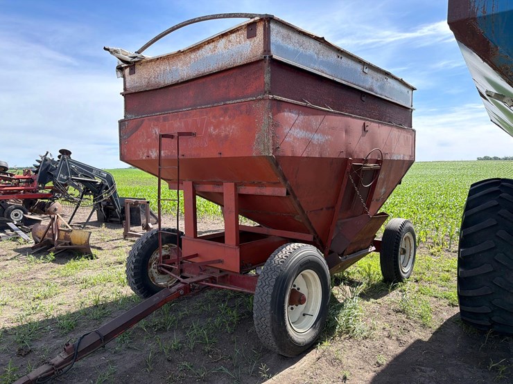 m&w-350-bushel-gravity-wagon-image-5