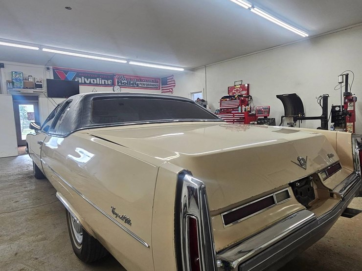 1976-cadillac-coupe-deville-image-28