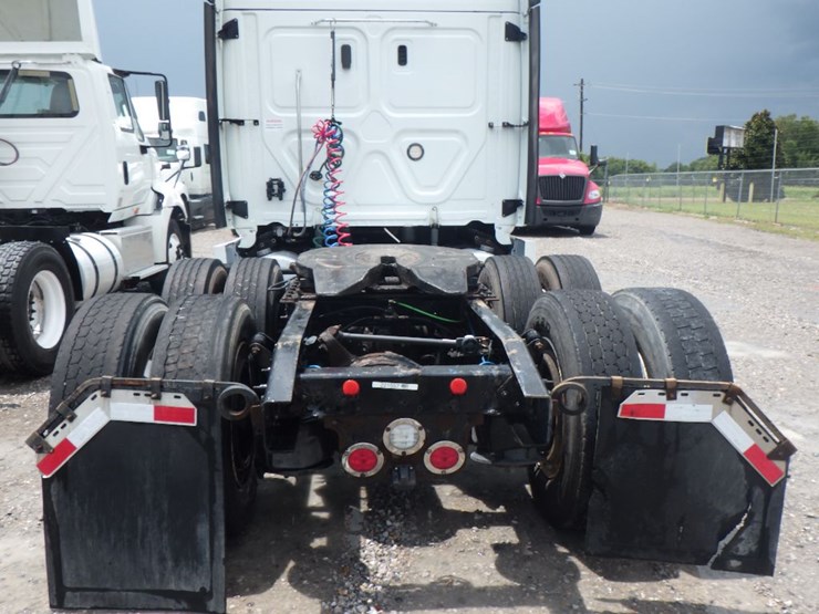 2018-freightliner-cascadia-125-image-8