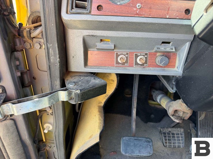 1999-mack-cl713-image-40