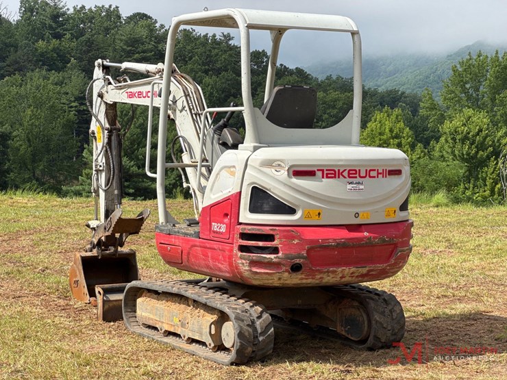 takeuchi-tb230-image-1