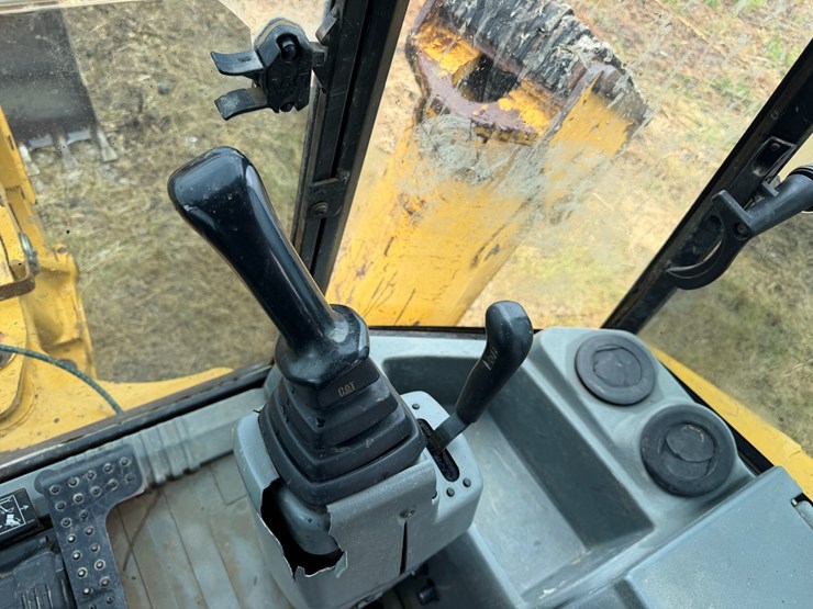 2006-caterpillar-420d-image-95