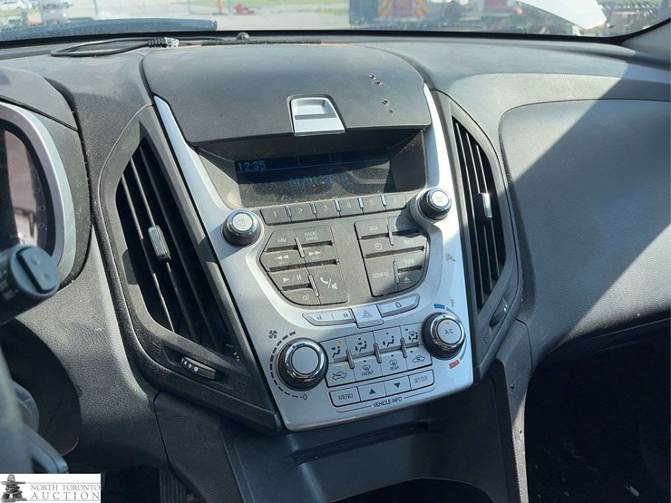 2015-chevrolet-equinox-image-13