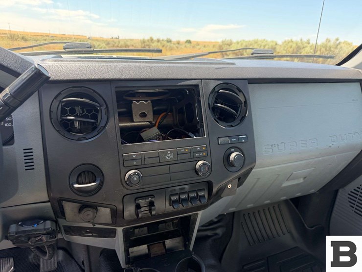 2013-ford-f550-image-44