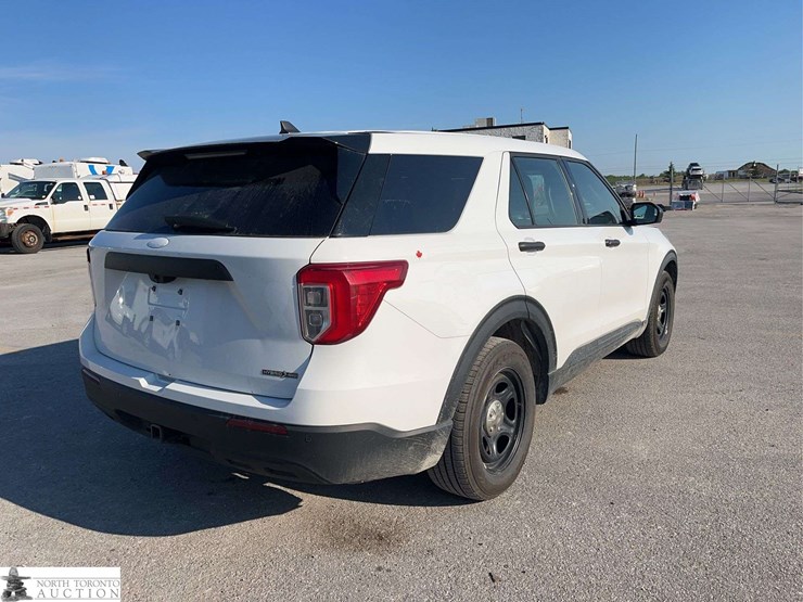 2022-ford-explorer-image-5