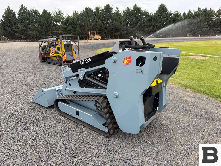 2026-ssl1200-mini-skid-steer-image-5