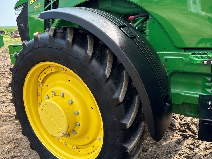 2013-john-deere-8235r-image-31