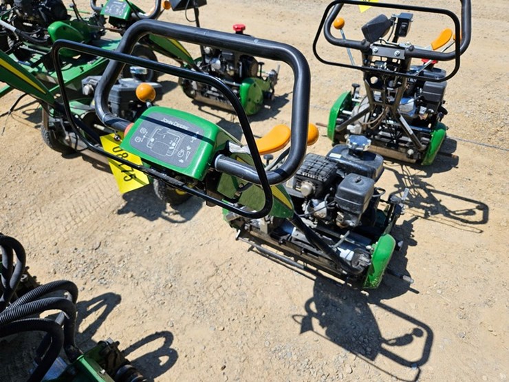 john-deere-220-image-5