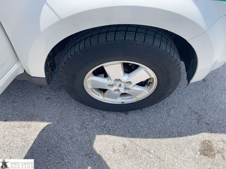 2011-ford-escape-image-22