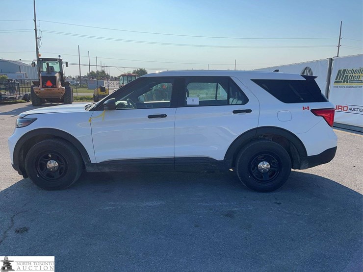 2022-ford-explorer-image-8
