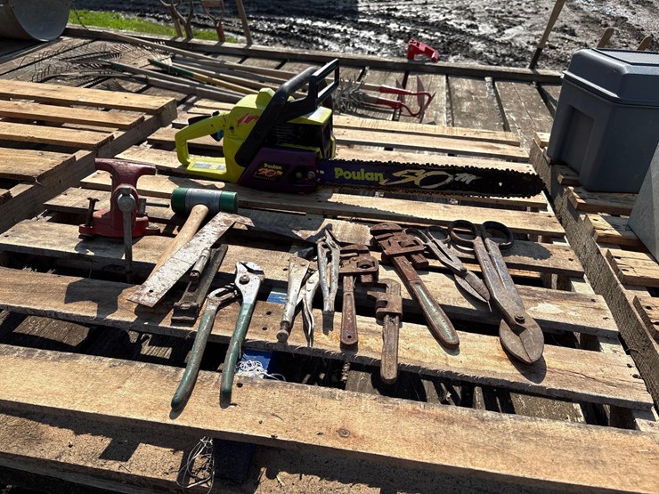 poulan-chainsaw-&-misc-tools-image-1