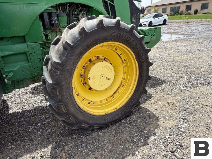 2014-john-deere-8345r-image-42