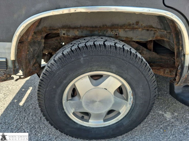 1997-chevrolet-tahoe-image-32
