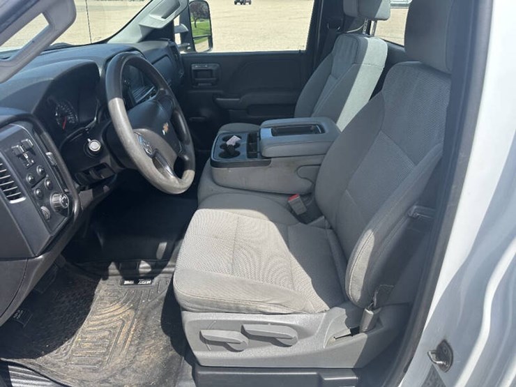 2018-chevrolet-silverado-2500hd-image-6