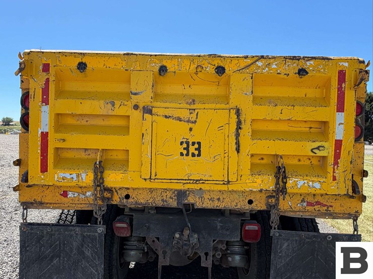 2001-mack-cl713-image-27