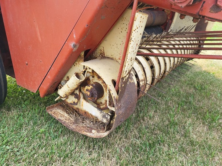 gehl-1600-round-baler-image-27