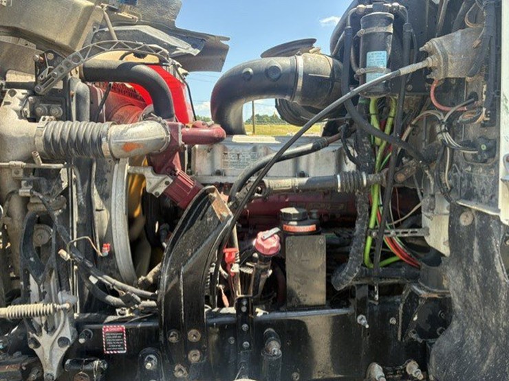 2014-mack-chu613-daycab-truck-image-7