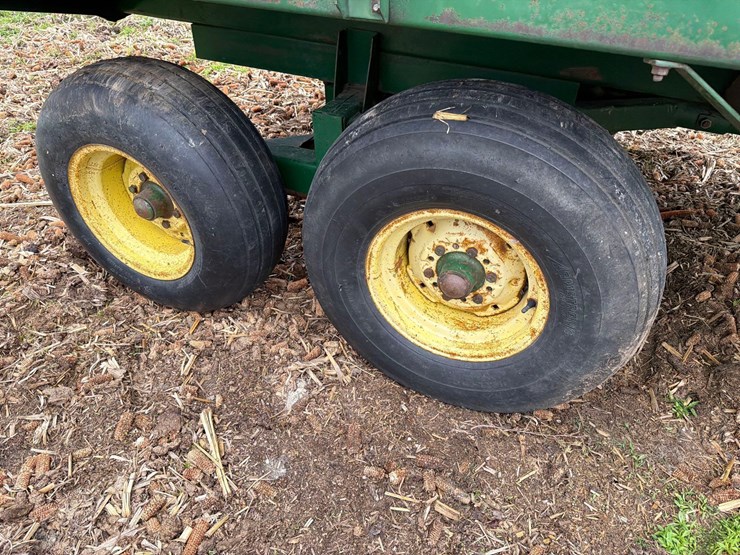badger-18ft-front-unload-silage-wagon-image-20