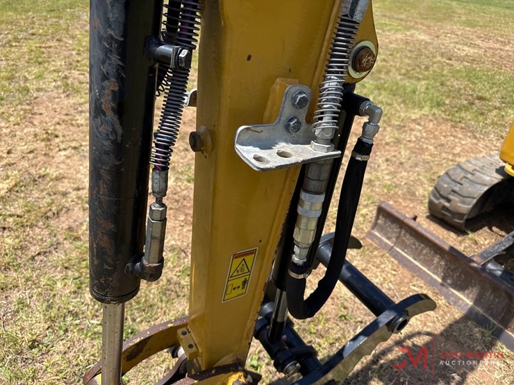 2024-caterpillar-301.7-image-16