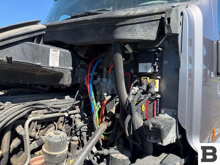 2016-peterbilt-579-image-36