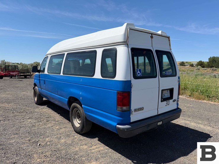 2007-ford-econoline-e-250-wheelchair-van-image-3