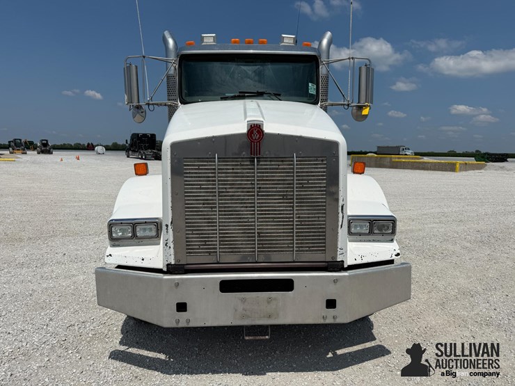2010-kenworth-t800-image-2