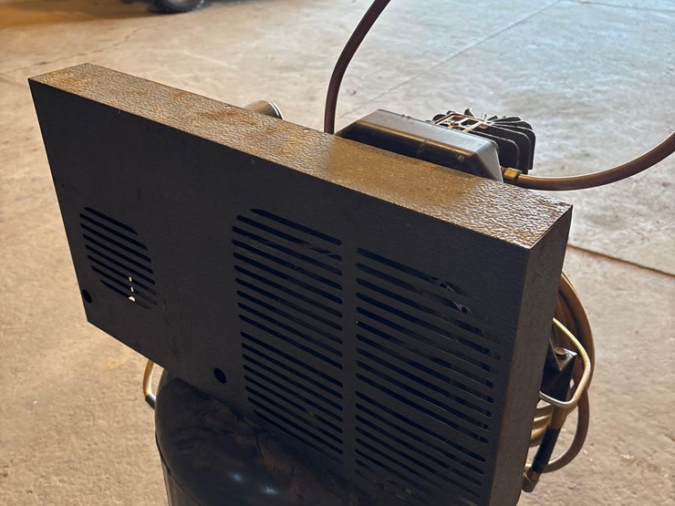 stationary-air-compressor-image-5