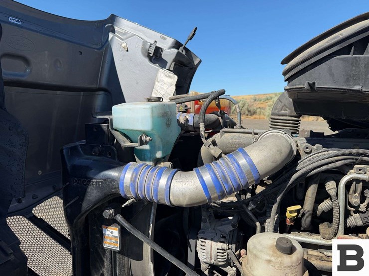 2016-peterbilt-579-image-40