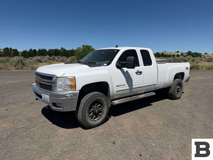 2013-chevrolet-silverado-3500-image-1