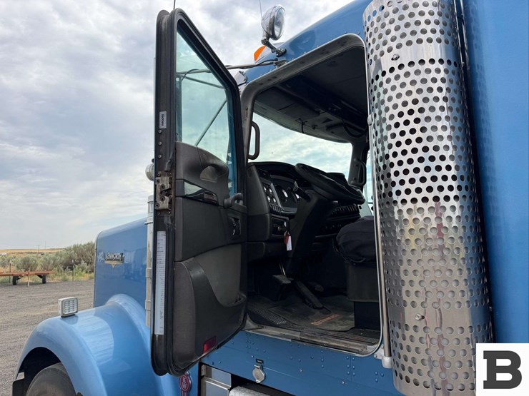 2007-kenworth-w900-image-23