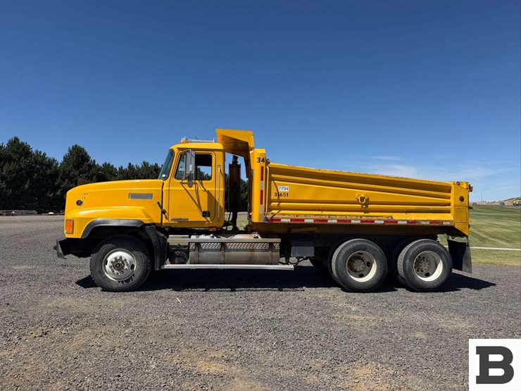 1999-mack-cl713-image-2