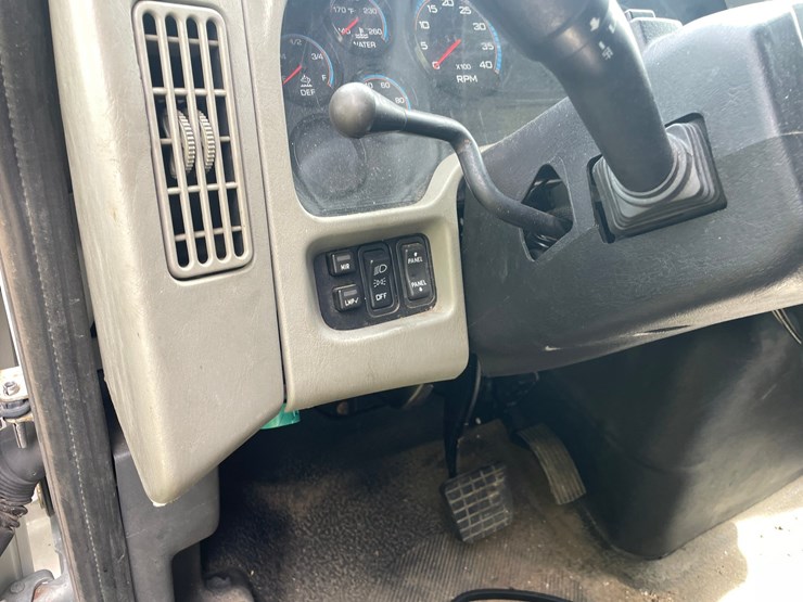 2016-international-durastar-4400-image-61