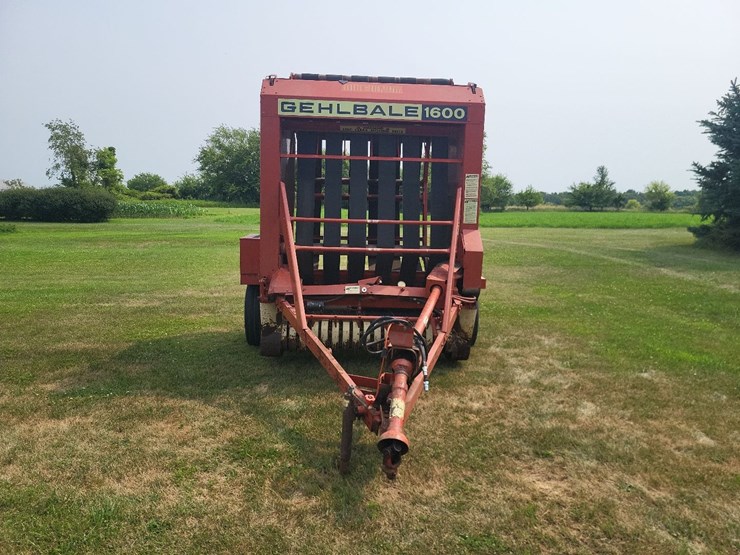 gehl-1600-round-baler-image-8