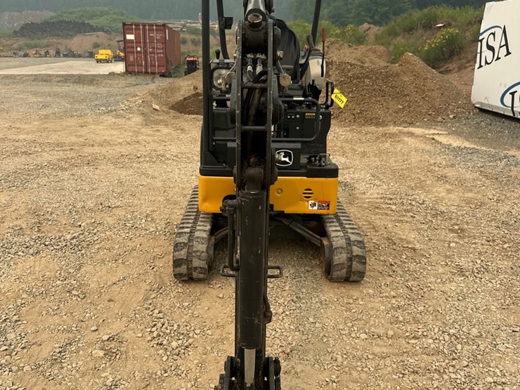 2023-deere-17g-image-8