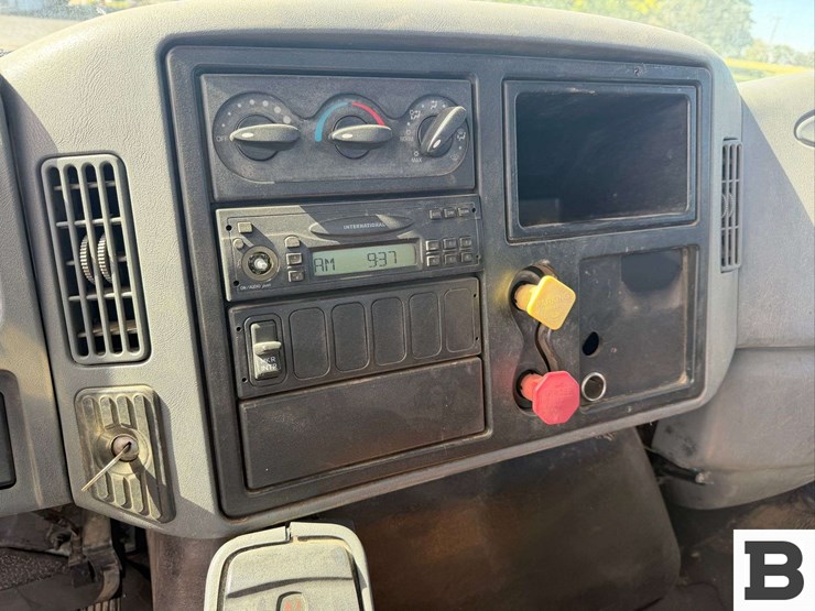 2006-international-durastar-4400-image-43