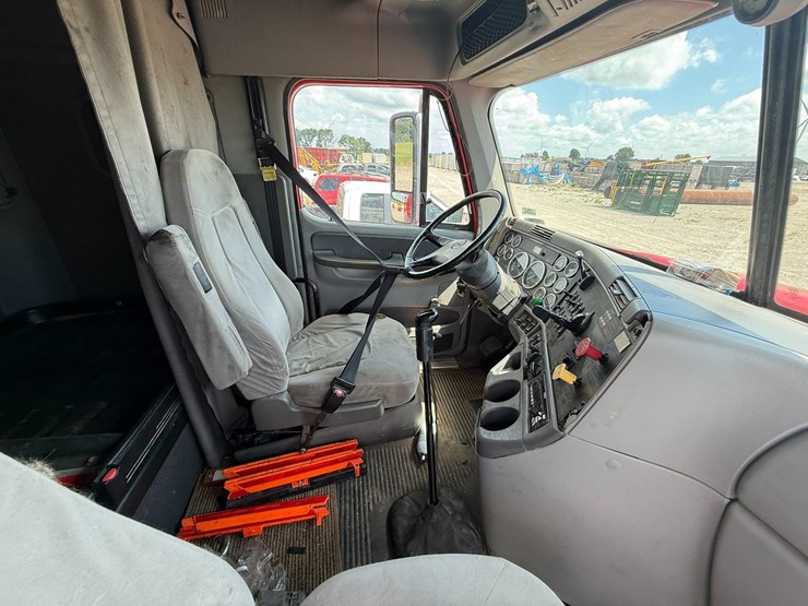 #47453-•-inop-2007-freightliner-columbia-t/a-truck-tractor-1fuja6cy07lx38975-inv#-47453-image-1