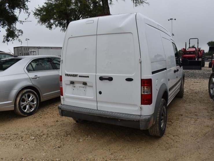 2010-ford-transit-image-5