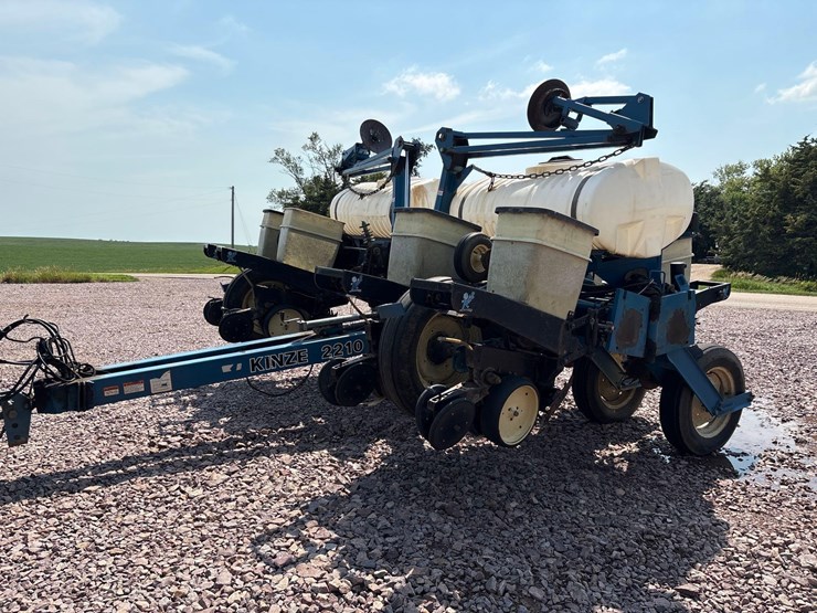 kinze-2210-image-1