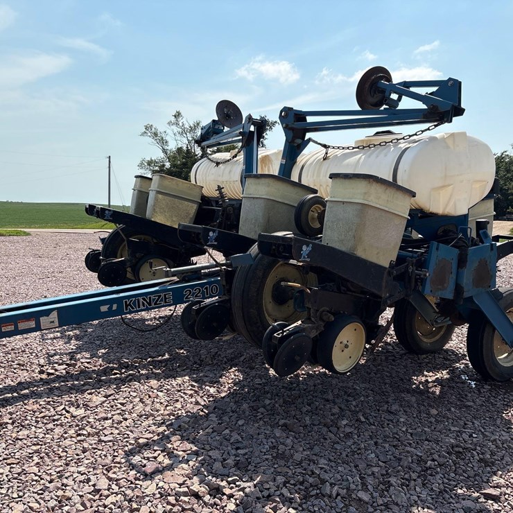 KINZE 2210