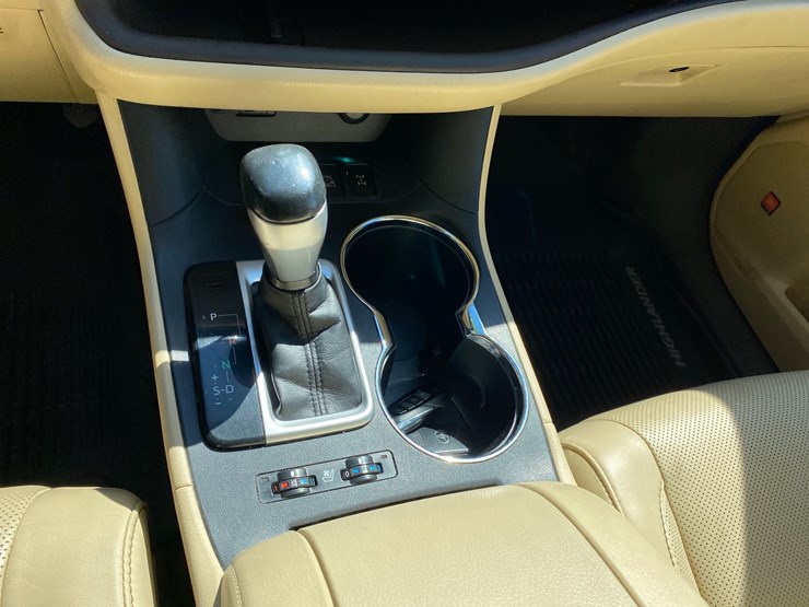 2016-toyota-highlander-image-31